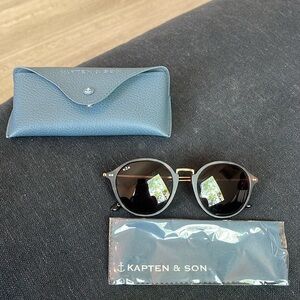 Cute round tortoiseshell sunglasses!